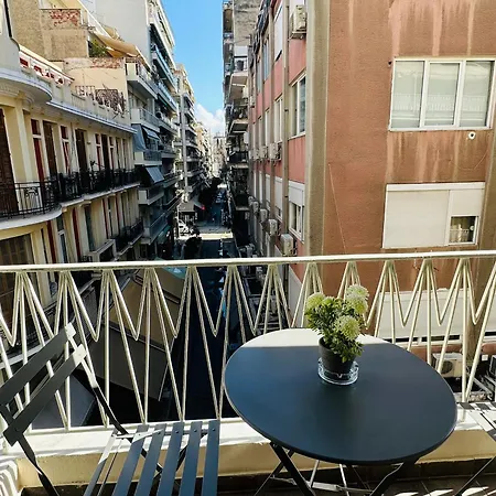 Aristotelous Square N.4 *