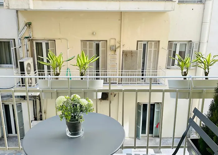 Aristotelous Square N.4 *