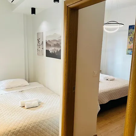 Aristotelous Square N.4 *