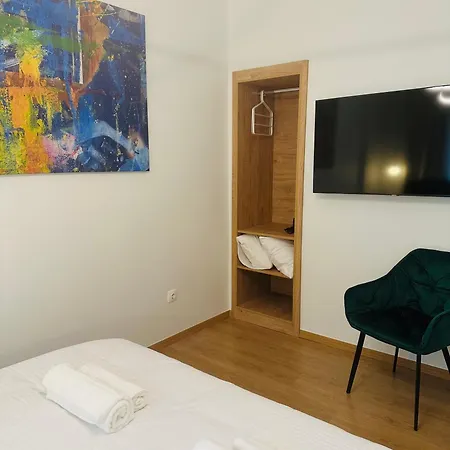 Aristotelous Square N.4 *