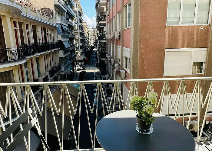 Aristotelous Square N.4 *